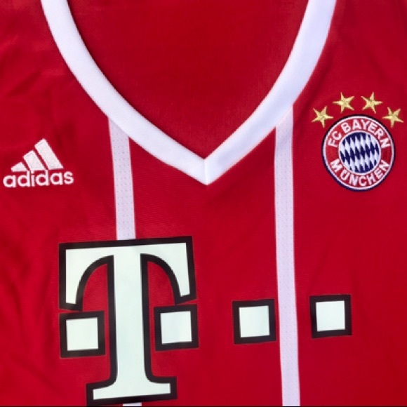 Bayern Munich 17/18 home jersey - Picture 5 of 7